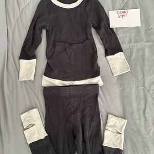 Goumi Kids Matching Set - Black and White